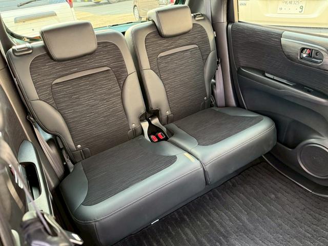 リアシートもキレイ（＊’▽’）　この年式の中古車の中では非常に程度が良い車両です♪ご来店可能なお客様は実際に現車を見て頂き、この程度の良さを是非実感して下さい♪程度に自信有りの１台です（＊＾＾）ｖ