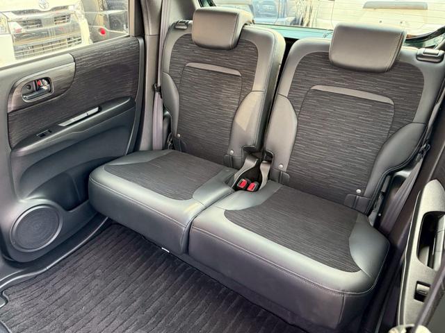 リアシートもキレイ（＊’▽’）　この年式の中古車の中では非常に程度が良い車両です♪ご来店可能なお客様は実際に現車を見て頂き、この程度の良さを是非実感して下さい♪程度に自信有りの１台です（＊＾＾）ｖ