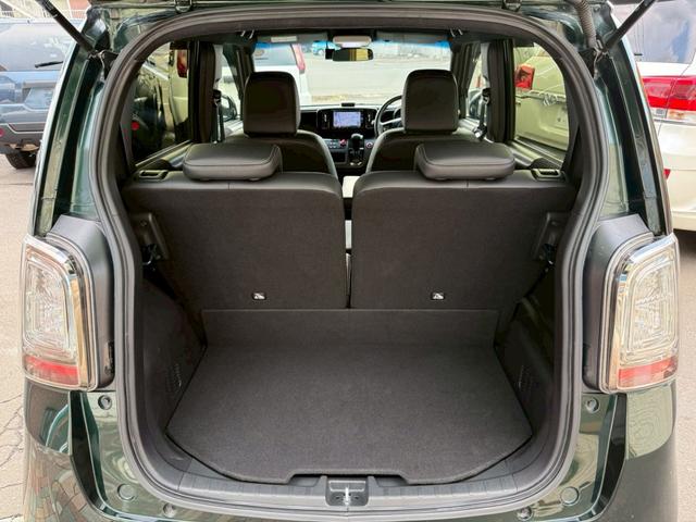 荷室＆リアシートアレンジ色々♪左右独立可倒式で、お荷物を積まれる際の積載スペースも色々アレンジ出来ます♪リアシートを２脚とも前に倒せば、フラットな積載スペースが確保出来ます♪