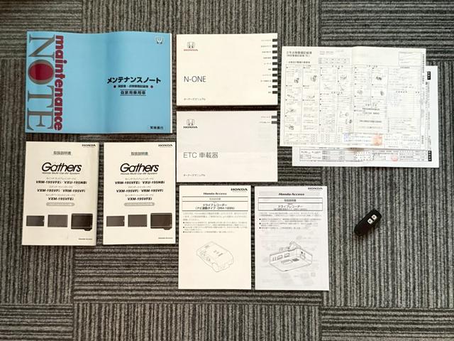 新車時の保証書・メンテナンスノート＆車両取扱説明書＆ナビ取扱説明書完備（＊’▽’）　新車時からの記録簿もございます。