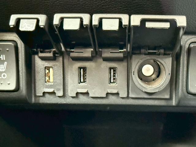 ナビ連携用ＵＳＢジャック＆充電用ＵＳＢジャック搭載（＊’▽’）