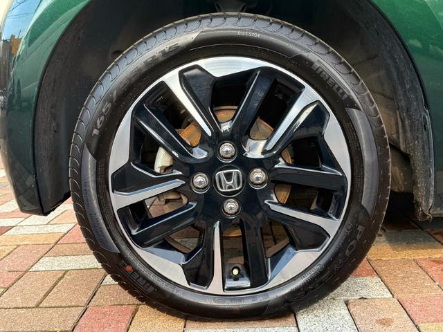 ブラック塗装＋切削デザインの純正１５インチアルミホイール（＊’▽’）