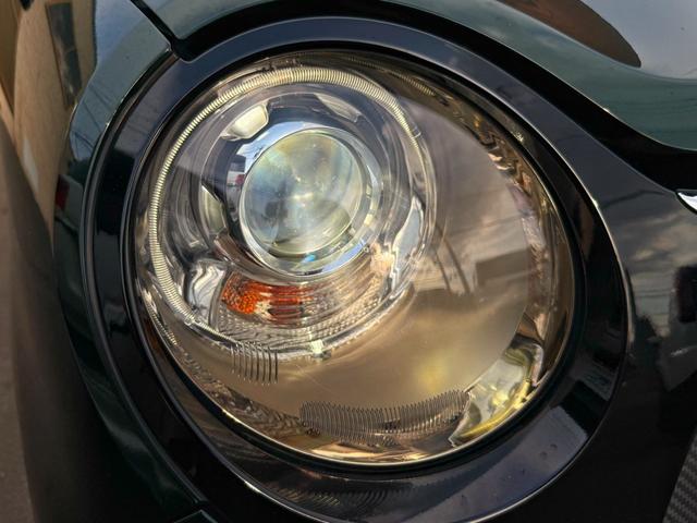 オートライト機能付プロジェクターＨＩＤ＆ＬＥＤフォグ付きで夜道の運転も安心♪