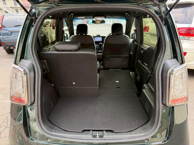 荷室＆リアシートアレンジ色々♪左右独立可倒式で、お荷物を積まれる際の積載スペースも色々アレンジ出来ます♪リアシートを２脚とも前に倒せば、フラットな積載スペースが確保出来ます♪