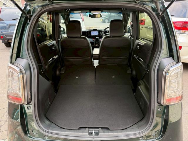 荷室＆リアシートアレンジ色々♪左右独立可倒式で、お荷物を積まれる際の積載スペースも色々アレンジ出来ます♪リアシートを２脚とも前に倒せば、フラットな積載スペースが確保出来ます♪