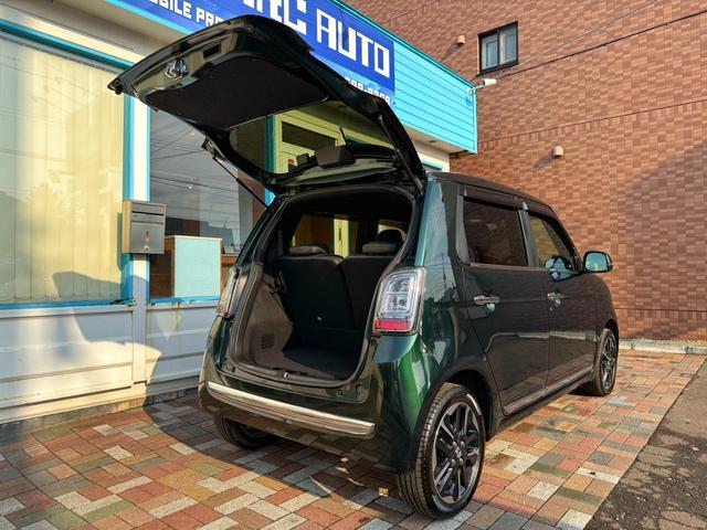 跳ね上げ式のリアハッチは雨天時に便利♪