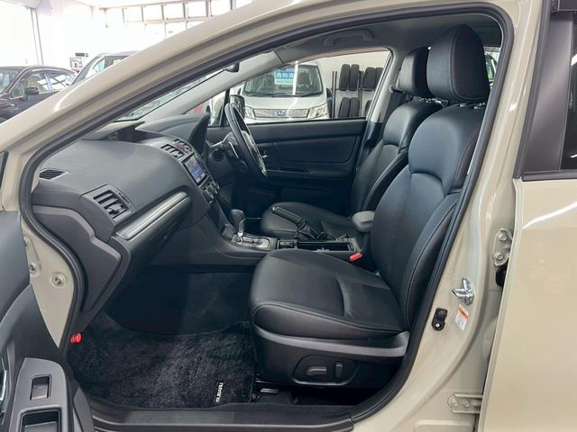 ＸＶ ２．０ｉ－Ｌ　アイサイト　４ＷＤ　本皮レザー電動シート　純正ナビ　シートヒーター　バックカメラ　パドルシフト　純正１７インチアルミホイール　フルセグＴＶ　Ｂｌｕｅｔｏｏｔｈ　ＵＳＢ　ＤＶＤ　衝突被害軽減ブレーキ　ＥＴＣ（18枚目）