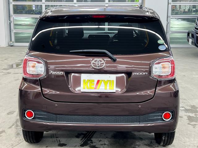 パッソ モーダ Gパッケージ 4WD 寒冷地仕様 純正エンジンスターター 純正ナビ バックカメラ フルセグTV Buletooth DVD シートヒーター 衝突被害軽減ブレーキ 前後ドライブレコーダー 純正アルミホイール 禁煙車(10枚目)