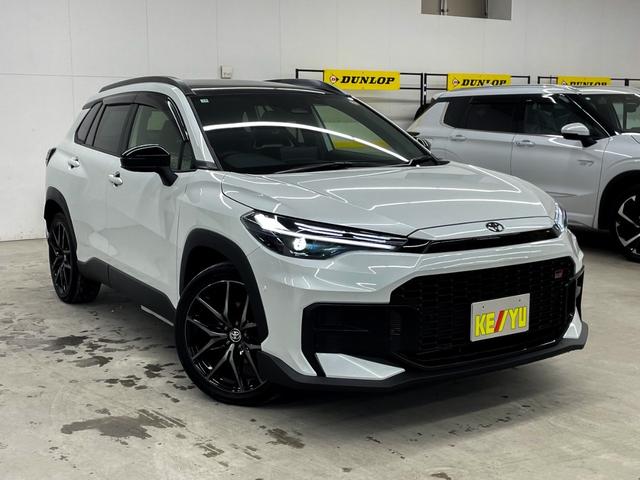 カローラクロス ＧＲスポーツ　４ＷＤ　後期型　登録済未使用車　寒冷地仕様　パノラマルーフ　１０．５インチ純正ナビ　フルセグＴＶ　Ｂｌｕｅｔｏｏｔｈ　アラウンドビューモニター　トヨタチームメイト　衝突被害軽減ブレーキ（7枚目）