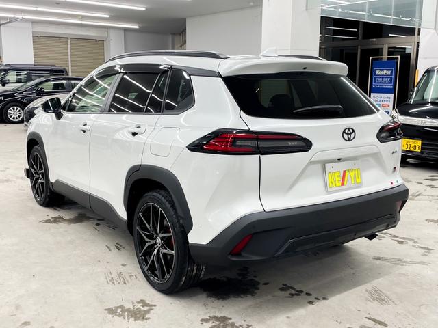 カローラクロス ＧＲスポーツ　４ＷＤ　後期型　登録済未使用車　寒冷地仕様　パノラマルーフ　１０．５インチ純正ナビ　フルセグＴＶ　Ｂｌｕｅｔｏｏｔｈ　アラウンドビューモニター　トヨタチームメイト　衝突被害軽減ブレーキ（8枚目）