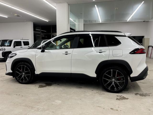 カローラクロス ＧＲスポーツ　４ＷＤ　後期型　登録済未使用車　寒冷地仕様　パノラマルーフ　１０．５インチ純正ナビ　フルセグＴＶ　Ｂｌｕｅｔｏｏｔｈ　アラウンドビューモニター　トヨタチームメイト　衝突被害軽減ブレーキ（10枚目）