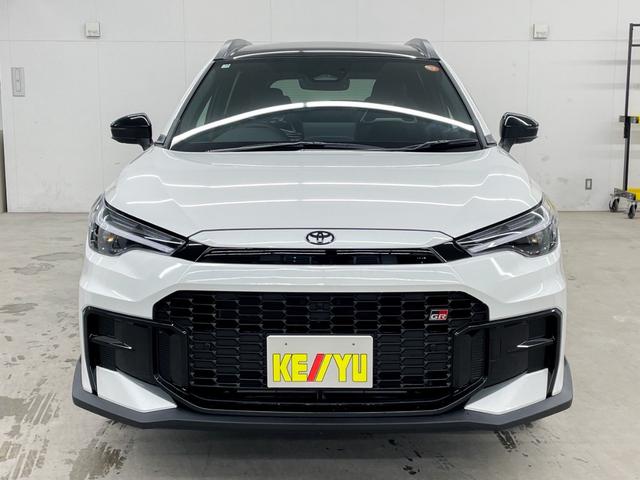 カローラクロス ＧＲスポーツ　４ＷＤ　後期型　登録済未使用車　寒冷地仕様　パノラマルーフ　１０．５インチ純正ナビ　フルセグＴＶ　Ｂｌｕｅｔｏｏｔｈ　アラウンドビューモニター　トヨタチームメイト　衝突被害軽減ブレーキ（11枚目）