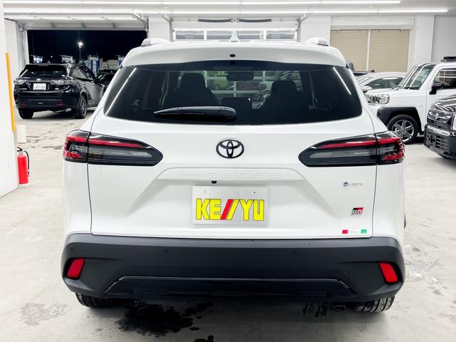 カローラクロス ＧＲスポーツ　４ＷＤ　後期型　登録済未使用車　寒冷地仕様　パノラマルーフ　１０．５インチ純正ナビ　フルセグＴＶ　Ｂｌｕｅｔｏｏｔｈ　アラウンドビューモニター　トヨタチームメイト　衝突被害軽減ブレーキ（12枚目）