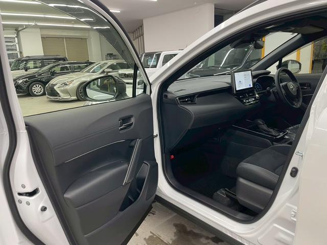 カローラクロス ＧＲスポーツ　４ＷＤ　後期型　登録済未使用車　寒冷地仕様　パノラマルーフ　１０．５インチ純正ナビ　フルセグＴＶ　Ｂｌｕｅｔｏｏｔｈ　アラウンドビューモニター　トヨタチームメイト　衝突被害軽減ブレーキ（15枚目）