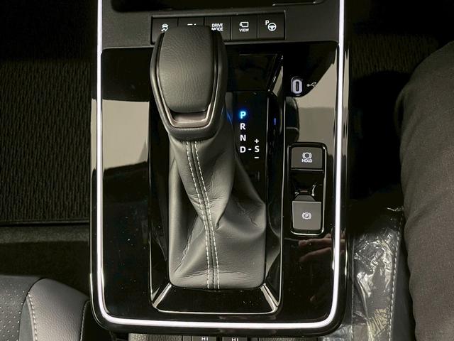 カローラクロス ＧＲスポーツ　４ＷＤ　後期型　登録済未使用車　寒冷地仕様　パノラマルーフ　１０．５インチ純正ナビ　フルセグＴＶ　Ｂｌｕｅｔｏｏｔｈ　アラウンドビューモニター　トヨタチームメイト　衝突被害軽減ブレーキ（33枚目）