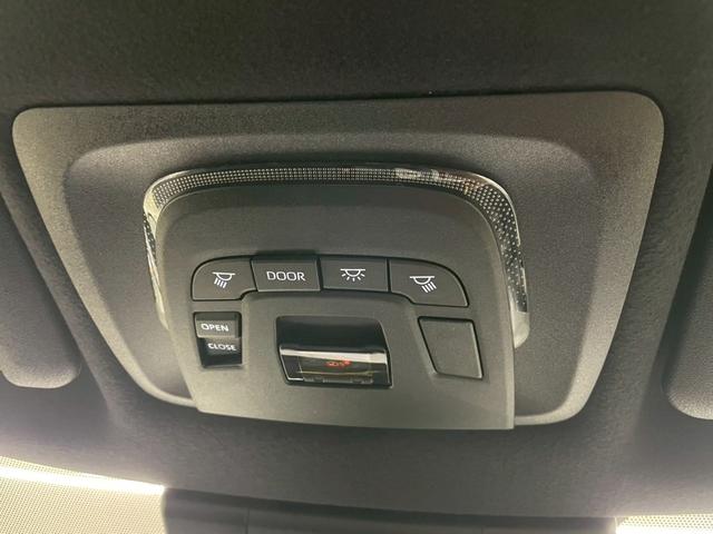 カローラクロス ＧＲスポーツ　４ＷＤ　後期型　登録済未使用車　寒冷地仕様　パノラマルーフ　１０．５インチ純正ナビ　フルセグＴＶ　Ｂｌｕｅｔｏｏｔｈ　アラウンドビューモニター　トヨタチームメイト　衝突被害軽減ブレーキ（38枚目）