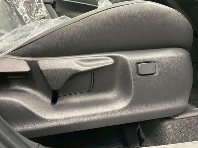 カローラクロス ＧＲスポーツ　４ＷＤ　後期型　登録済未使用車　寒冷地仕様　パノラマルーフ　１０．５インチ純正ナビ　フルセグＴＶ　Ｂｌｕｅｔｏｏｔｈ　アラウンドビューモニター　トヨタチームメイト　衝突被害軽減ブレーキ（40枚目）