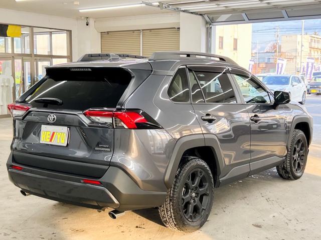 ＲＡＶ４ アドベンチャー　オフロードパッケージ　４ＷＤ　純正１０．５インチナビ　アラウンドビューモニター　電動レザーシート　ＴＲＤフロントバンパーガーニッシュ　Ｂｕｌｅｔｏｏｔｈ　Ｄインナーミラー　衝突被害軽減ブレーキ　前後ドライブレコーダー（4枚目）