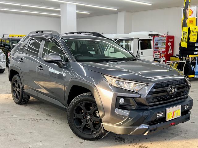 ＲＡＶ４ アドベンチャー　オフロードパッケージ　４ＷＤ　純正１０．５インチナビ　アラウンドビューモニター　電動レザーシート　ＴＲＤフロントバンパーガーニッシュ　Ｂｕｌｅｔｏｏｔｈ　Ｄインナーミラー　衝突被害軽減ブレーキ　前後ドライブレコーダー（7枚目）
