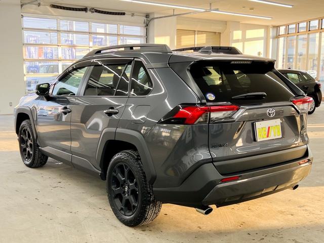 ＲＡＶ４ アドベンチャー　オフロードパッケージ　４ＷＤ　純正１０．５インチナビ　アラウンドビューモニター　電動レザーシート　ＴＲＤフロントバンパーガーニッシュ　Ｂｕｌｅｔｏｏｔｈ　Ｄインナーミラー　衝突被害軽減ブレーキ　前後ドライブレコーダー（8枚目）