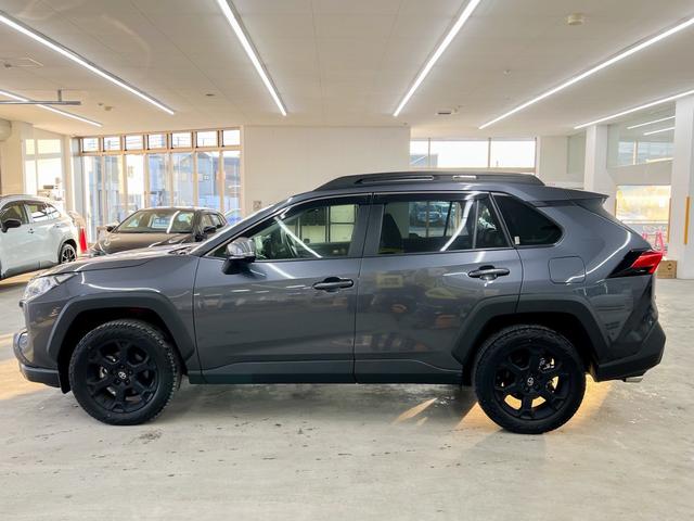 ＲＡＶ４ アドベンチャー　オフロードパッケージ　４ＷＤ　純正１０．５インチナビ　アラウンドビューモニター　電動レザーシート　ＴＲＤフロントバンパーガーニッシュ　Ｂｕｌｅｔｏｏｔｈ　Ｄインナーミラー　衝突被害軽減ブレーキ　前後ドライブレコーダー（11枚目）