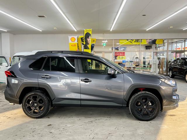 ＲＡＶ４ アドベンチャー　オフロードパッケージ　４ＷＤ　純正１０．５インチナビ　アラウンドビューモニター　電動レザーシート　ＴＲＤフロントバンパーガーニッシュ　Ｂｕｌｅｔｏｏｔｈ　Ｄインナーミラー　衝突被害軽減ブレーキ　前後ドライブレコーダー（12枚目）