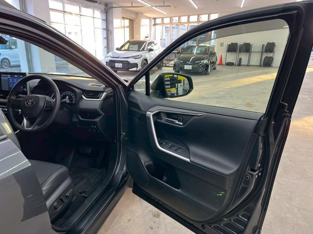 ＲＡＶ４ アドベンチャー　オフロードパッケージ　４ＷＤ　純正１０．５インチナビ　アラウンドビューモニター　電動レザーシート　ＴＲＤフロントバンパーガーニッシュ　Ｂｕｌｅｔｏｏｔｈ　Ｄインナーミラー　衝突被害軽減ブレーキ　前後ドライブレコーダー（13枚目）