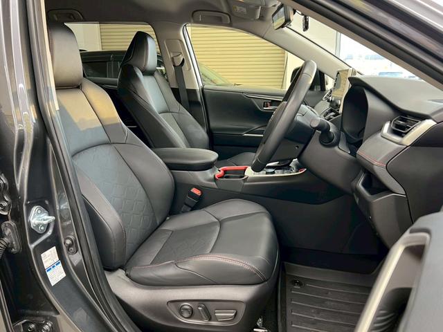 ＲＡＶ４ アドベンチャー　オフロードパッケージ　４ＷＤ　純正１０．５インチナビ　アラウンドビューモニター　電動レザーシート　ＴＲＤフロントバンパーガーニッシュ　Ｂｕｌｅｔｏｏｔｈ　Ｄインナーミラー　衝突被害軽減ブレーキ　前後ドライブレコーダー（14枚目）