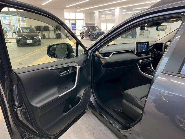 ＲＡＶ４ アドベンチャー　オフロードパッケージ　４ＷＤ　純正１０．５インチナビ　アラウンドビューモニター　電動レザーシート　ＴＲＤフロントバンパーガーニッシュ　Ｂｕｌｅｔｏｏｔｈ　Ｄインナーミラー　衝突被害軽減ブレーキ　前後ドライブレコーダー（15枚目）