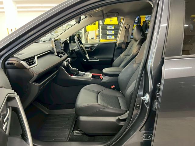 ＲＡＶ４ アドベンチャー　オフロードパッケージ　４ＷＤ　純正１０．５インチナビ　アラウンドビューモニター　電動レザーシート　ＴＲＤフロントバンパーガーニッシュ　Ｂｕｌｅｔｏｏｔｈ　Ｄインナーミラー　衝突被害軽減ブレーキ　前後ドライブレコーダー（16枚目）