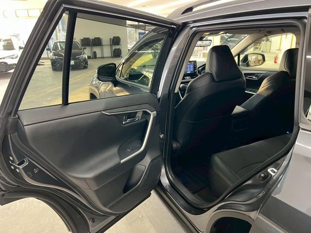 ＲＡＶ４ アドベンチャー　オフロードパッケージ　４ＷＤ　純正１０．５インチナビ　アラウンドビューモニター　電動レザーシート　ＴＲＤフロントバンパーガーニッシュ　Ｂｕｌｅｔｏｏｔｈ　Ｄインナーミラー　衝突被害軽減ブレーキ　前後ドライブレコーダー（17枚目）