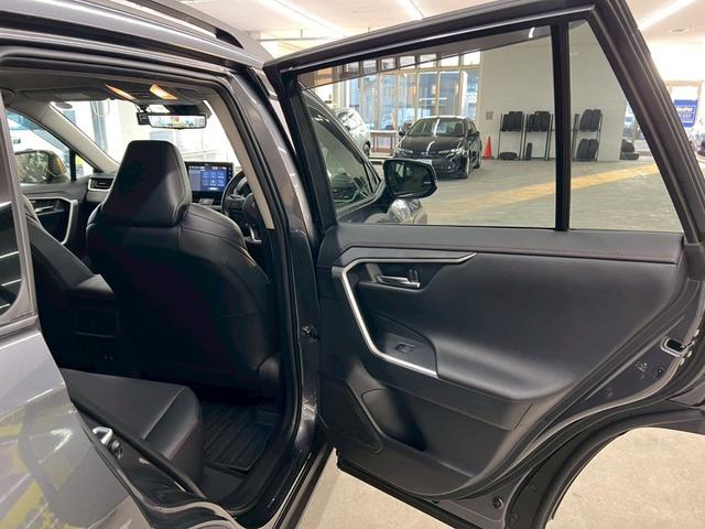 ＲＡＶ４ アドベンチャー　オフロードパッケージ　４ＷＤ　純正１０．５インチナビ　アラウンドビューモニター　電動レザーシート　ＴＲＤフロントバンパーガーニッシュ　Ｂｕｌｅｔｏｏｔｈ　Ｄインナーミラー　衝突被害軽減ブレーキ　前後ドライブレコーダー（18枚目）