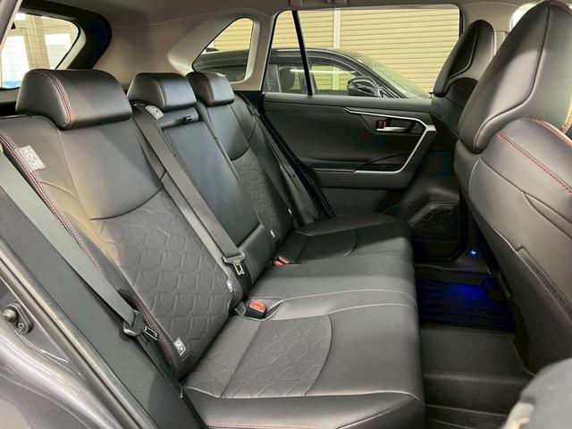 ＲＡＶ４ アドベンチャー　オフロードパッケージ　４ＷＤ　純正１０．５インチナビ　アラウンドビューモニター　電動レザーシート　ＴＲＤフロントバンパーガーニッシュ　Ｂｕｌｅｔｏｏｔｈ　Ｄインナーミラー　衝突被害軽減ブレーキ　前後ドライブレコーダー（19枚目）