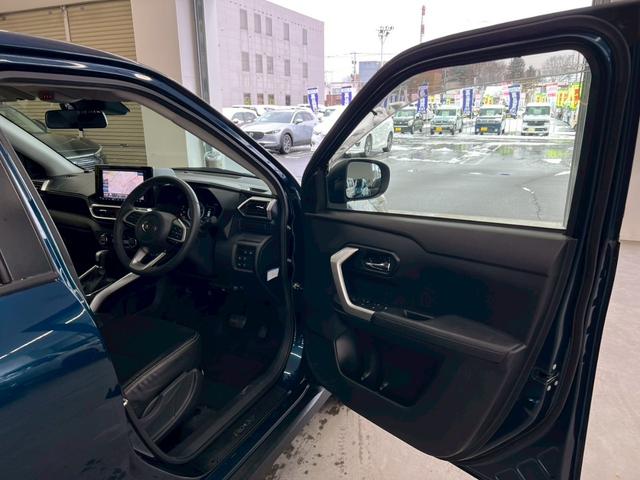 ロッキー プレミアム　４ＷＤ　寒冷地仕様　ＡＬＰＩＮＥ９インチナビ　アラウンドビューモニター　フルセグＴＶ　Ｂｕｌｅｔｏｏｔｈ　ハーフレザーシート　衝突被害軽減ブレーキ　レーンキープアシスト　ナビ連動ドライブレコーダー（13枚目）