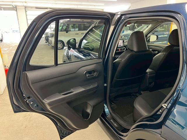 ロッキー プレミアム　４ＷＤ　寒冷地仕様　ＡＬＰＩＮＥ９インチナビ　アラウンドビューモニター　フルセグＴＶ　Ｂｕｌｅｔｏｏｔｈ　ハーフレザーシート　衝突被害軽減ブレーキ　レーンキープアシスト　ナビ連動ドライブレコーダー（17枚目）