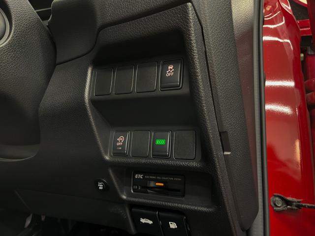 20X エマージェンシーブレーキパッケージ 4WD アラウンドビューモニター 衝突軽減装置 カプロンシート シートヒーター エンジンスターター SDナビ DVD再生可能 Bluetooth ビルトインETC スマートキー アイドリングストップ(24枚目)
