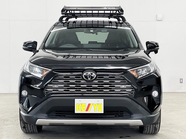 ＲＡＶ４ Ｇ　Ｚパッケージ　４ＷＤ　サンルーフ　ルーフキャリア付　ブラックレザーシート　純正９インチナビ　フルセグＴＶ　ＤＶＤ再生　Ｂｌｕｅｔｏｏｔｈ　バックカメラ　衝突被害軽減ブレーキ　レーダークルコン　ステアリングヒーター（11枚目）