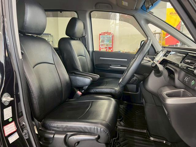 ステップワゴンスパーダ スパーダ　４ＷＤ　寒冷地仕様　後席フリップダウンモニター　社外ナビ　Ｂｌｕｅｔｏｏｔｈ　フルセグＴＶ　ＤＶＤ　バックカメラ　両側電動スライドドア　レーダークルーズコントロール　衝突被害軽減ブレーキ　冬タイヤ有（14枚目）