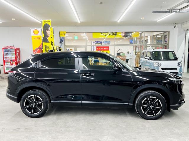 ヴェゼル Ｇ　４ＷＤ　寒冷地仕様　純正エンジンスターター　純正９インチナビ　フルセグＴＶ　Ｂｌｕｅｔｏｏｔｈ　バックカメラ　衝突被害軽減ブレーキ　シートヒーター　前後ドライブレコーダー　冬タイヤ付　ワンオーナー（11枚目）