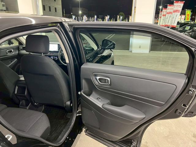 ヴェゼル Ｇ　４ＷＤ　寒冷地仕様　純正エンジンスターター　純正９インチナビ　フルセグＴＶ　Ｂｌｕｅｔｏｏｔｈ　バックカメラ　衝突被害軽減ブレーキ　シートヒーター　前後ドライブレコーダー　冬タイヤ付　ワンオーナー（17枚目）