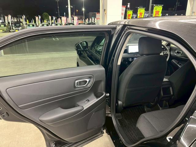 ヴェゼル Ｇ　４ＷＤ　寒冷地仕様　純正エンジンスターター　純正９インチナビ　フルセグＴＶ　Ｂｌｕｅｔｏｏｔｈ　バックカメラ　衝突被害軽減ブレーキ　シートヒーター　前後ドライブレコーダー　冬タイヤ付　ワンオーナー（18枚目）