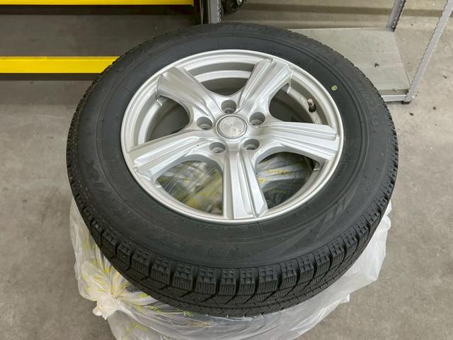 ヴェゼル Ｇ　４ＷＤ　寒冷地仕様　純正エンジンスターター　純正９インチナビ　フルセグＴＶ　Ｂｌｕｅｔｏｏｔｈ　バックカメラ　衝突被害軽減ブレーキ　シートヒーター　前後ドライブレコーダー　冬タイヤ付　ワンオーナー（42枚目）