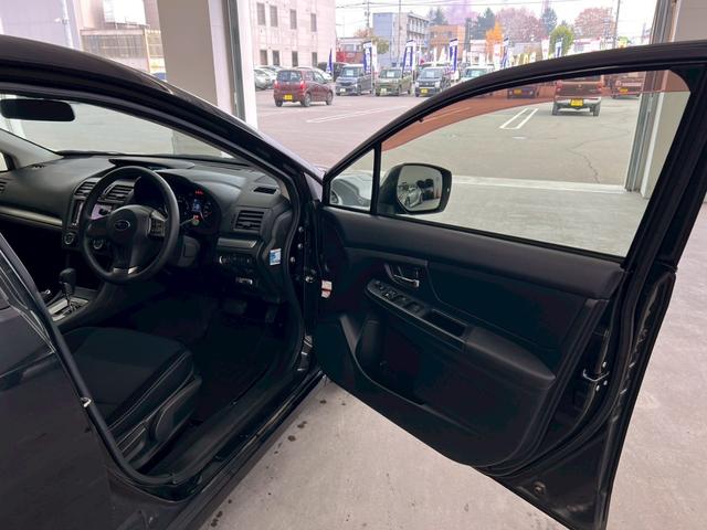 インプレッサスポーツ 2.0iアイサイト 4WD 寒冷地仕様 純正ナビ バックカメラ フルセグTV Buletooth DVD 衝突被害軽減ブレーキ レーンキープアシスト HIDヘッドライト ETC アイドリングストップ スペアキー 禁煙車(13枚目)