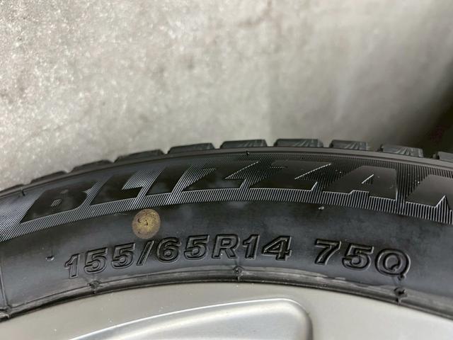 ムーヴコンテ カスタム X VS 4WD 純正エンジンスターター 冬タイヤアルミセット 社外ナビ フルセグTV Buletooth DVD アイドリングストップ 社外アルミホイール スマートキー 電動格納ミラー 保証書 オートエアコン(33枚目)