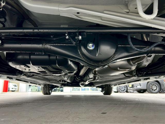 スペーシアカスタム ハイブリッドXSターボ 4WD 届出済未使用車 スズキコネクト対応純正9インチナビ アラウンドビューモニター フルセグTV Bluetooth 両側電動スライドドア シートヒーター 衝突被害軽減ブレーキ ステアリングヒーター(6枚目)