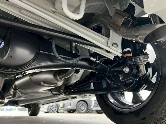スペーシアカスタム ハイブリッドXSターボ 4WD 届出済未使用車 スズキコネクト対応純正9インチナビ アラウンドビューモニター フルセグTV Bluetooth 両側電動スライドドア シートヒーター 衝突被害軽減ブレーキ ステアリングヒーター(46枚目)