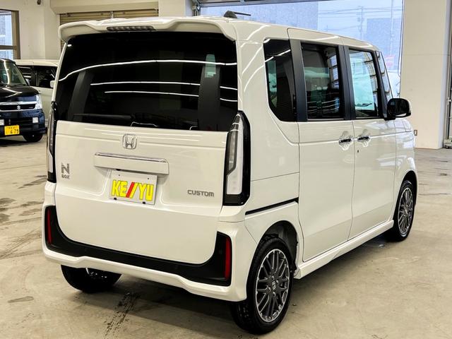 Ｎ－ＢＯＸカスタム ターボ　４ＷＤ　純正８インチナビ　バックカメラ　フルセグＴＶ　Ｂｕｌｅｔｏｏｔｈ　ＵＳＢ　両側電動スライドドア　ハーフレザーシート　衝突被害軽減ブレーキ　レーンキープアシスト　パドルシフト　届け出済み未使用車（8枚目）