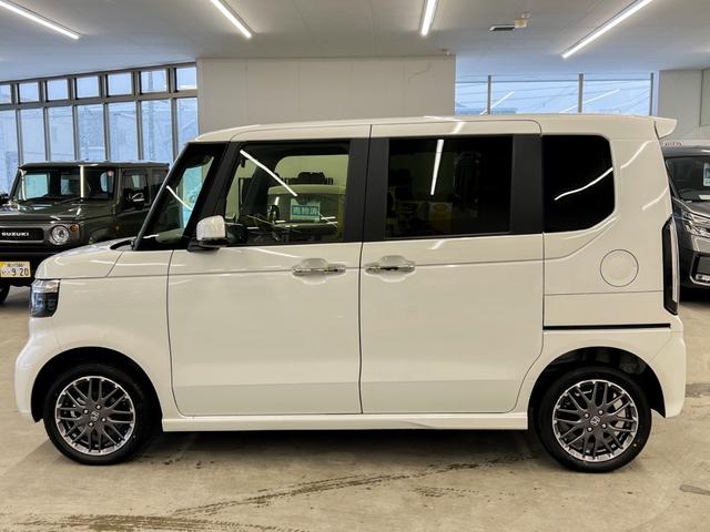 Ｎ－ＢＯＸカスタム ターボ　４ＷＤ　純正８インチナビ　バックカメラ　フルセグＴＶ　Ｂｕｌｅｔｏｏｔｈ　ＵＳＢ　両側電動スライドドア　ハーフレザーシート　衝突被害軽減ブレーキ　レーンキープアシスト　パドルシフト　届け出済み未使用車（12枚目）