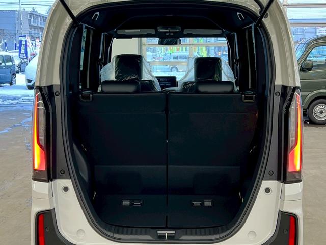 Ｎ－ＢＯＸカスタム ターボ　４ＷＤ　純正８インチナビ　バックカメラ　フルセグＴＶ　Ｂｕｌｅｔｏｏｔｈ　ＵＳＢ　両側電動スライドドア　ハーフレザーシート　衝突被害軽減ブレーキ　レーンキープアシスト　パドルシフト　届け出済み未使用車（22枚目）