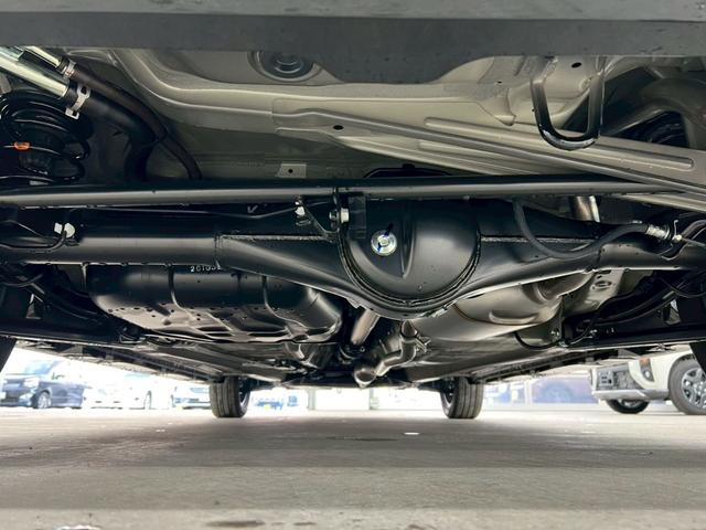 スペーシアカスタム ハイブリッドＸＳターボ　４ＷＤ　届出済未使用車　スズキコネクト対応純正９インチナビ　アラウンドビューモニター　フルセグＴＶ　Ｂｌｕｅｔｏｏｔｈ　両側電動スライドドア　シートヒーター　衝突被害軽減ブレーキ　ステアリングヒーター（6枚目）